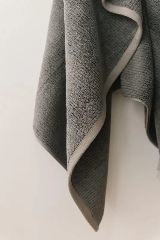 Cozy Earth Charcoal Ribbed Bath Towel - Image 4