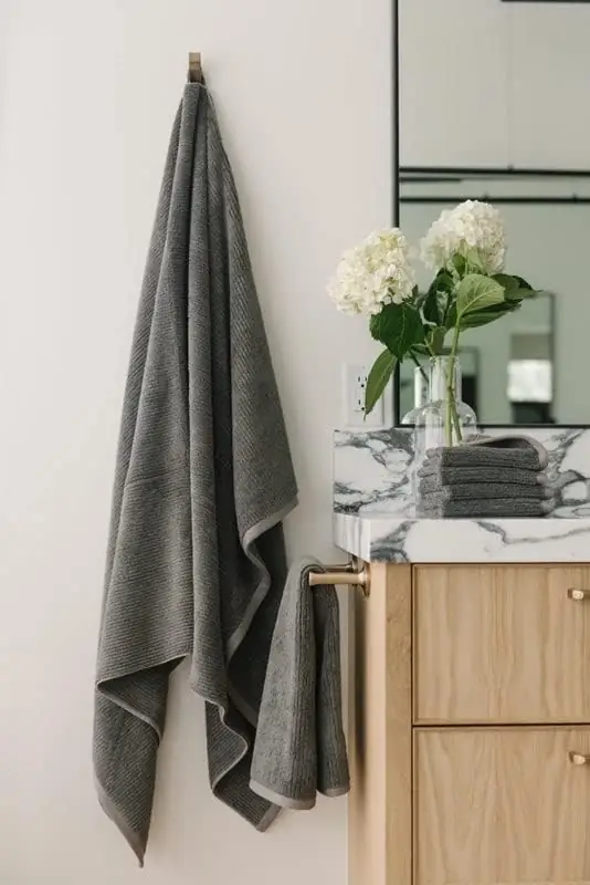 Cozy Earth Charcoal Ribbed Bath Towel - Image 3