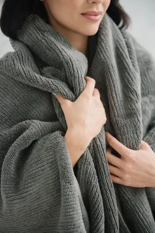 Cozy Earth Charcoal Ribbed Bath Towel - Image 2